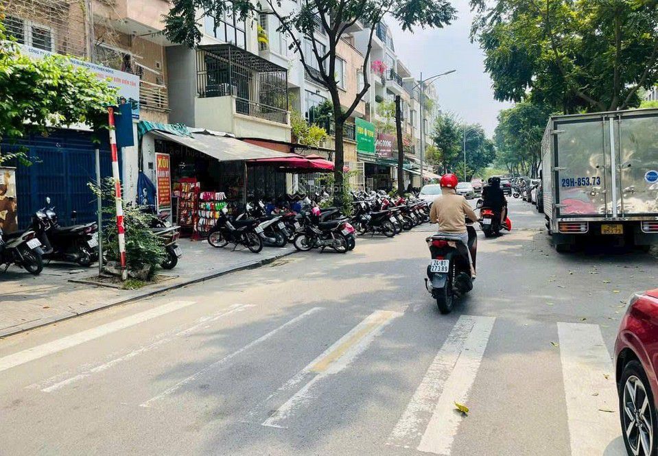 Cần bán gấp nhà phố Quang Trung, Hà Đông, Kinh doanh sầm uất, 5T 80m2, giá nhỉnh 17 tỷ