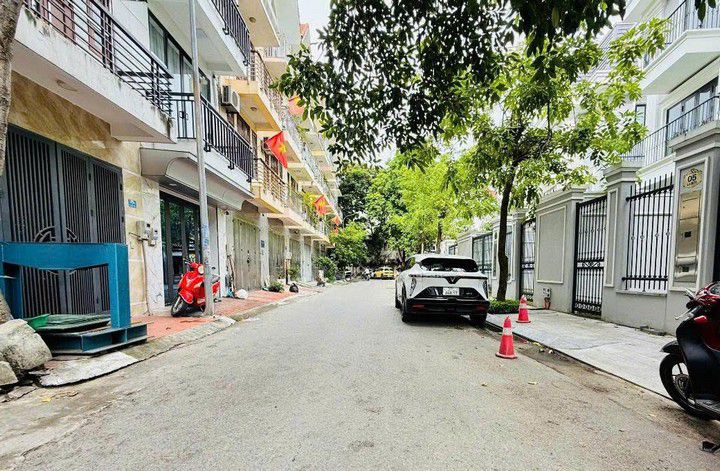 Bán Liền kề Quang Trung Nam La Khê, Hà Đông, vỉa hè rộng, kinh doanh, 55m2, 4 tầng, 15.5 tỷ
