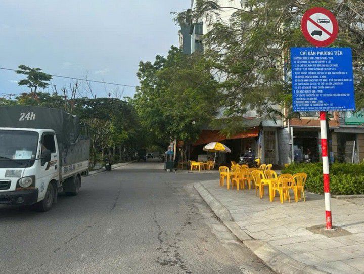 Gấp! Bán đất dịch vụ Cổng Đồng La Khê, Hà Đông, ô tô tránh, vỉa hè, 50m2, 12.9 tỷ